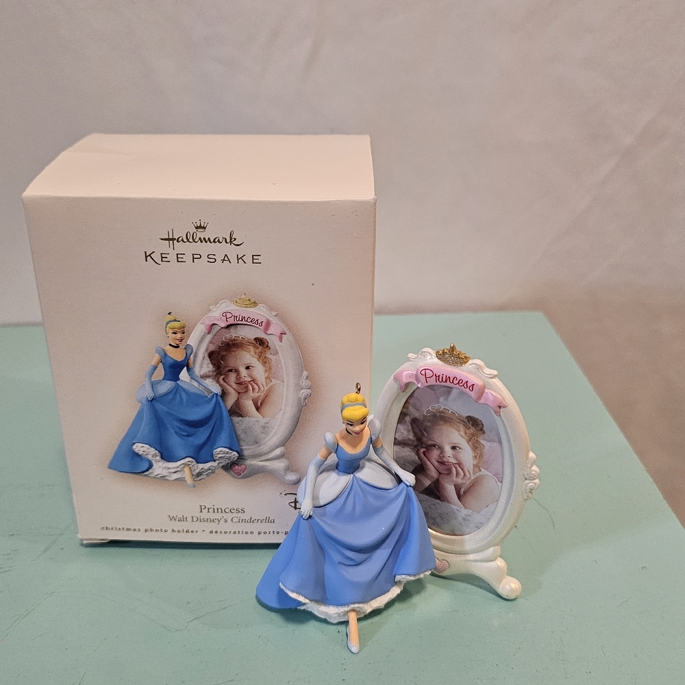 2007 Authentic Disney Cinderella Hallmark Keepsake Ornament